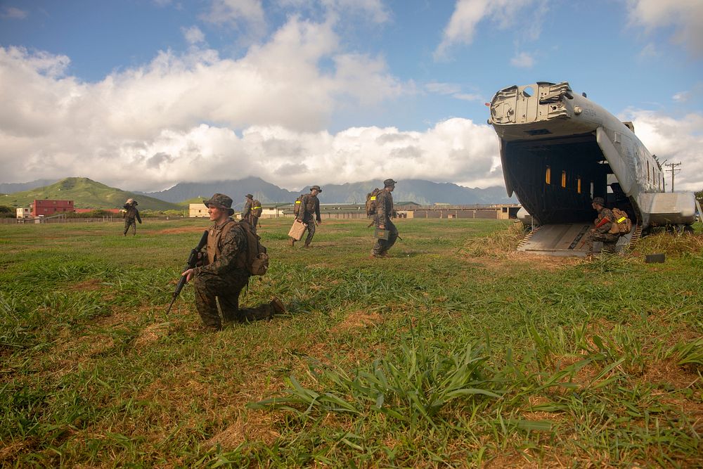 U.S. Marines attending the Corporals Course with Headquarters Battalion, Marine Corps Base Hawaii, load onto a CH-53 Super…