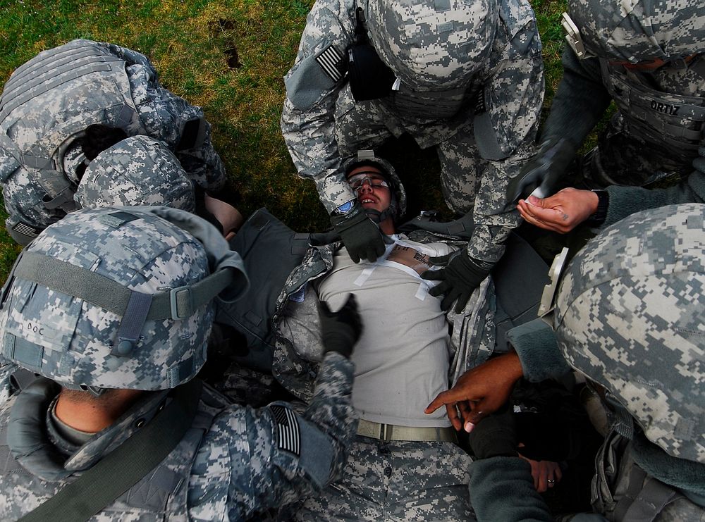 100428-N-6538W-033FORT LEWIS, Wash. (April 28, 2010) Sailors simulate treating an open chest wound on Hospital Corpsman 2nd…