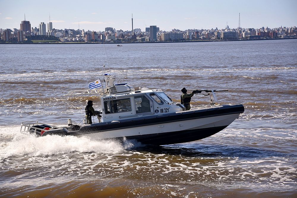 EE.UU. donó a la Armada de Uruguay dos lanchas rápidas para patrulla de ríos