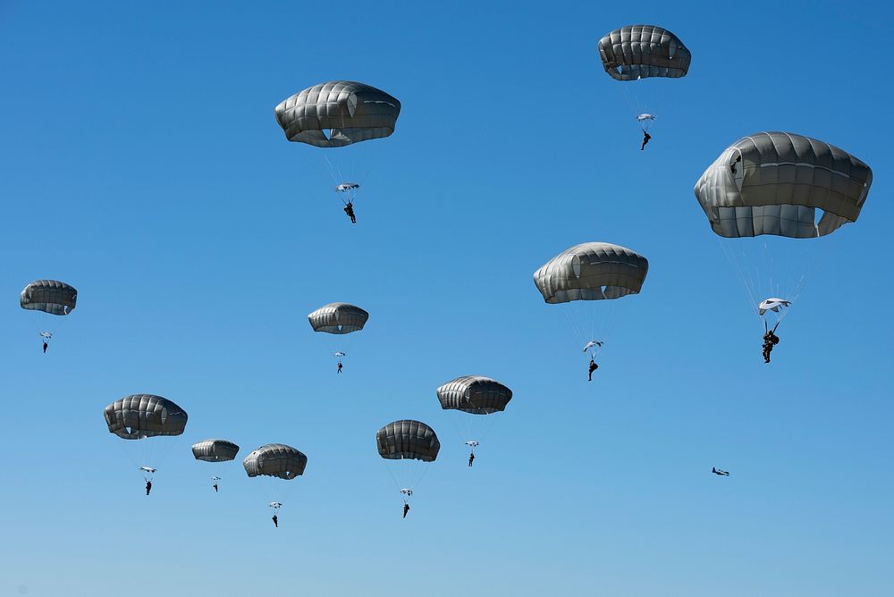 Army paratroopers assigned to the 4th Infantry Brigade Combat Team (Airborne), 25th Infantry Division, U.S. Army Alaska…