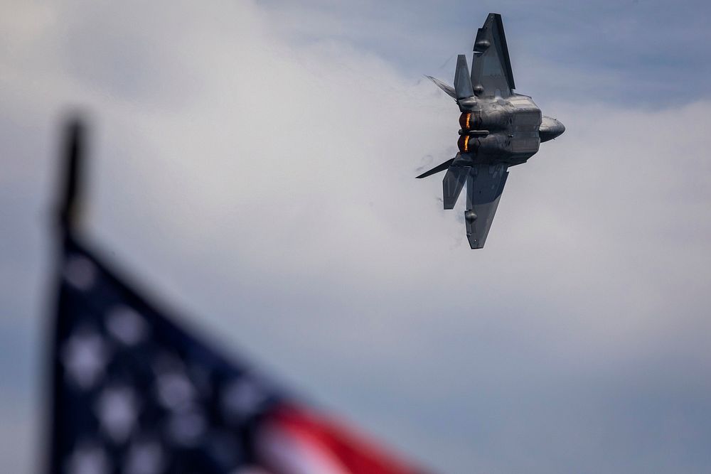 A U.S. Air Force F-22A Raptor performs at the 2021 Atlantic City Airshow at Atlantic City, N.J., Aug. 18, 2021.