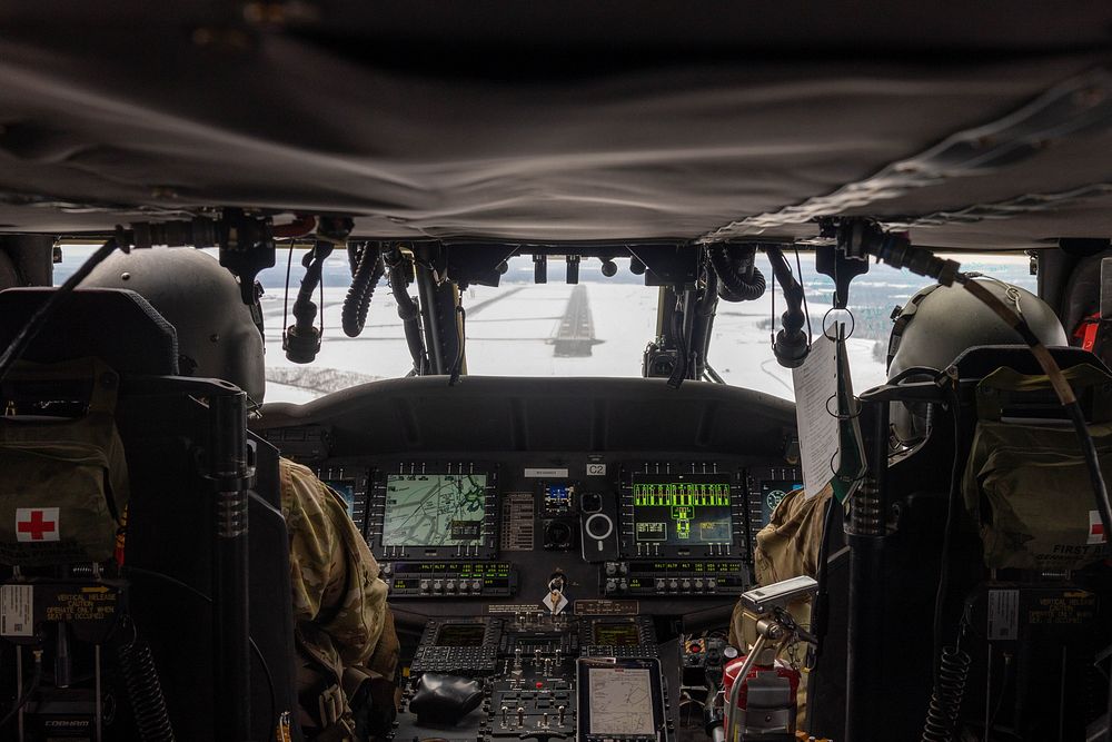 ABH 'Wolfpack' UH60 Blackhawk FlightSoldiers with Bravo Company, 2-10 Assault Helicopter Battalion, 10th combat Aviation…