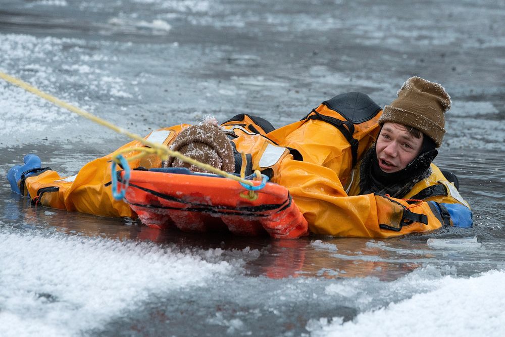 JBER firefighters conduct ice rescue trainingU.S. Air Force Staff Sgt. Joseph Jenkins, right, a fire protection specialist…