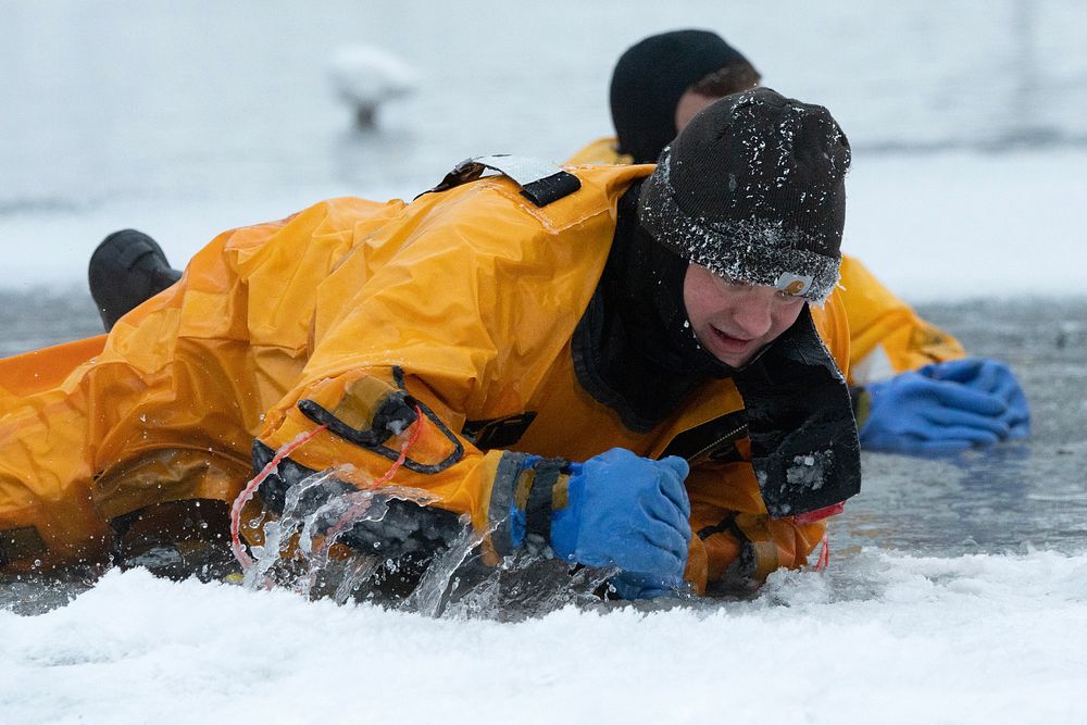 JBER firefighters conduct ice rescue trainingKarl Schultz, foreground, a firefighter with the 673d Civil Engineer Squadron…