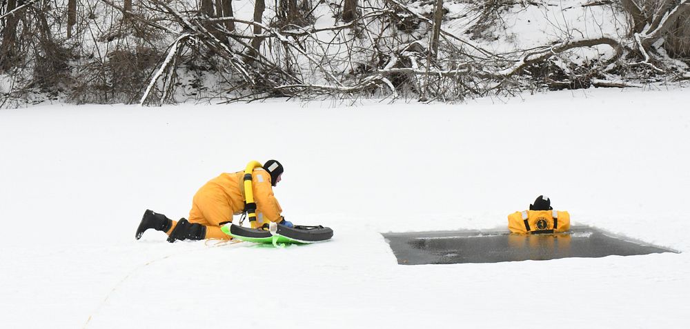 FES Ice Rescue Training_07Firefighters from the Fort Drum Fire and Emergency Services Division demonstrate ice rescue skills…