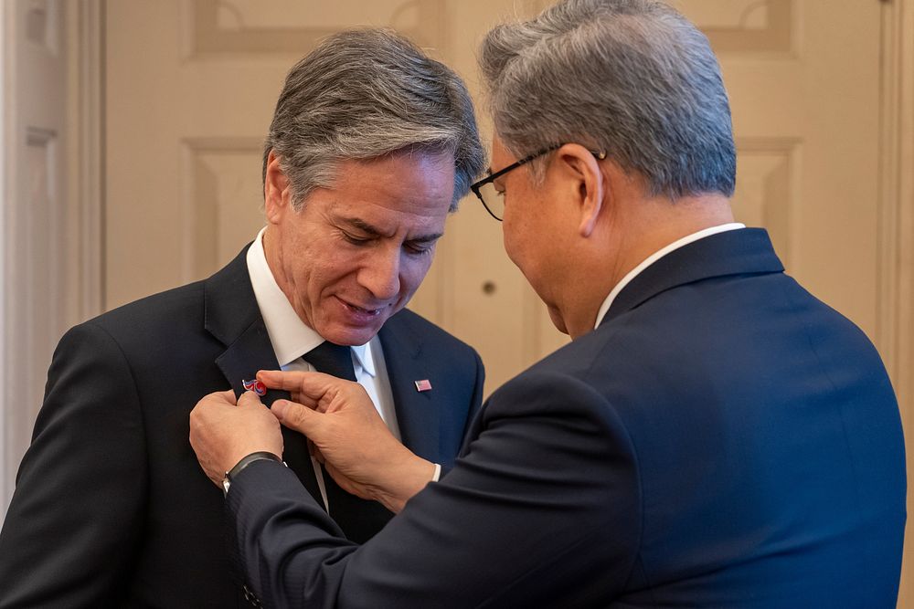 Secretary Blinken Meets With Republic of Korea Foreign Minister Park JinRepublic of Korea Foreign Minister Park Jin places a…