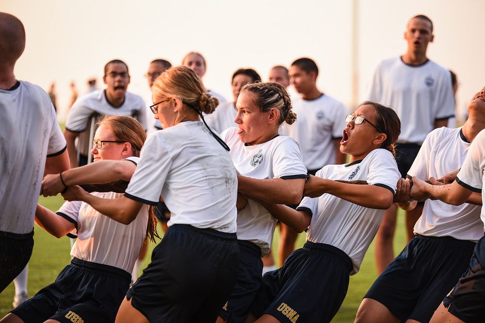 ANNAPOLIS, Md. (July 22 , 2022) Midshipmen 4th Class, or plebes, from the United States Naval Academy class of 2026 conduct…