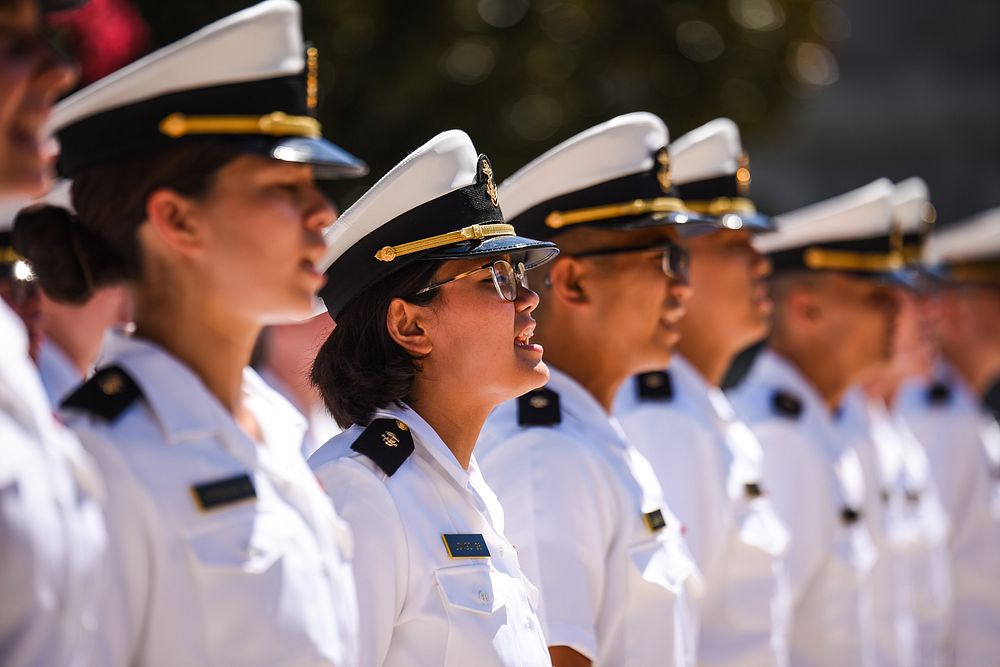 ANNAPOLIS, Md. (Aug. 12, 2022) Midshipmen 4th Class, or plebes, from the United States Naval Academy class of 2026 are given…