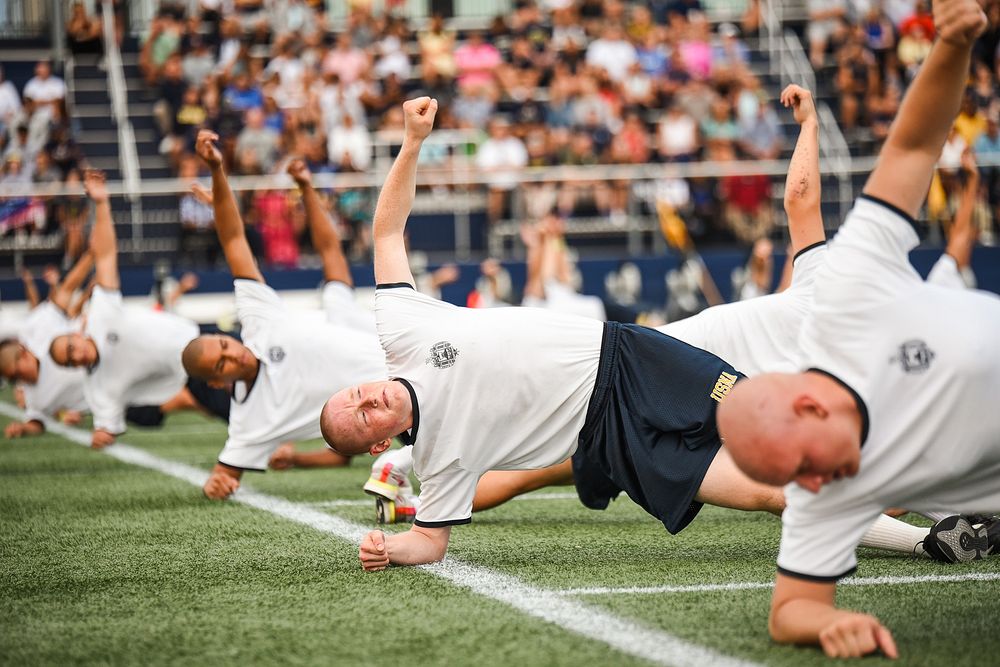 ANNAPOLIS, Md. (Aug. 12, 2022) Midshipmen 4th Class, or plebes, from the United States Naval Academy class of 2026 conduct…