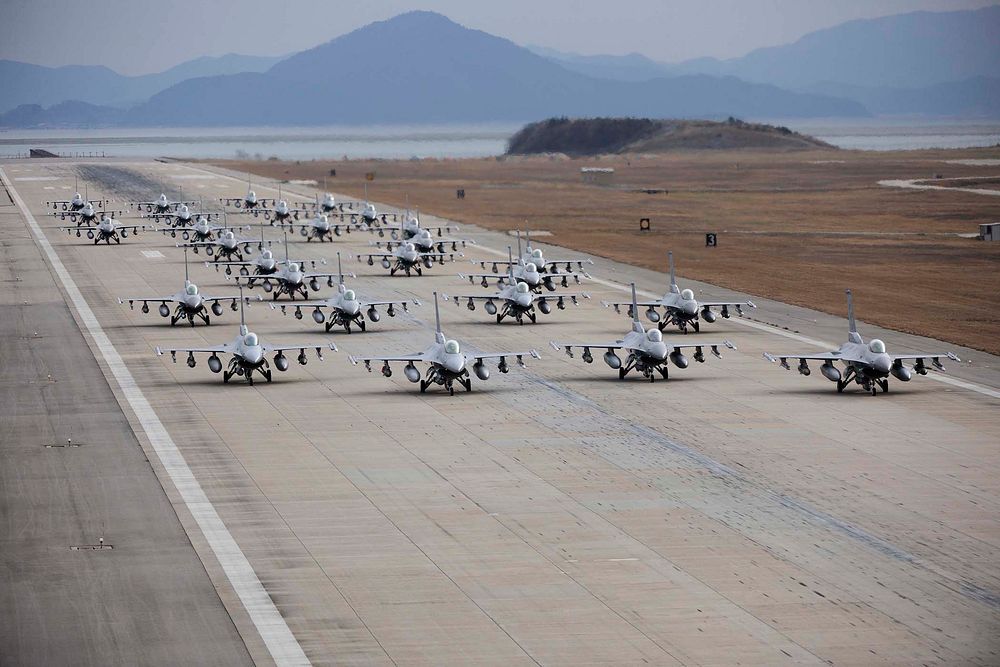 F-16 Fighting Falcons from both the 8th and 419th Fighter Wings demonstrate an elephant walk