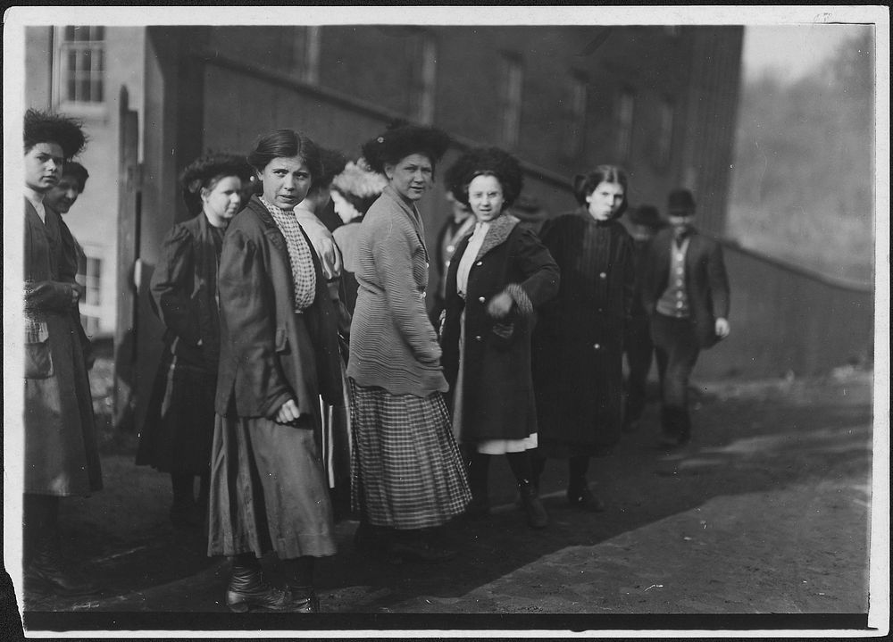 Group of girls, adolescents. A young fellow made a very vulgar remark and they all laughed, November 1911. Photographer:…