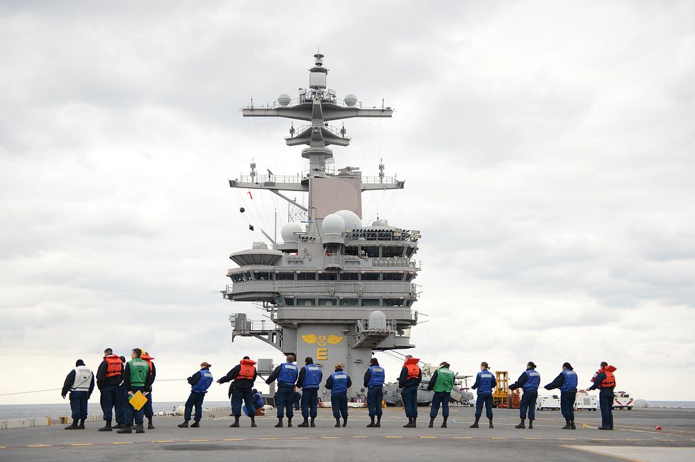 130108-N-FU443-192 ATLANTIC OCEAN (Jan. 8, 2013) Sailors assigned to the aircraft carrier USS George H.W. Bush (CVN 77) man…