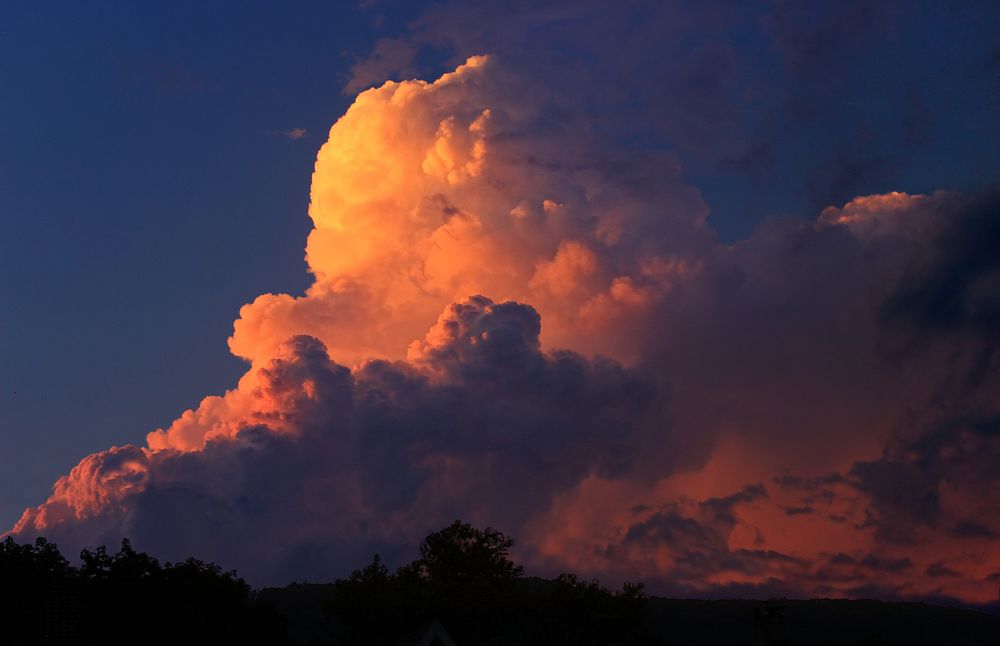 Clouds cumulonimbus dusk