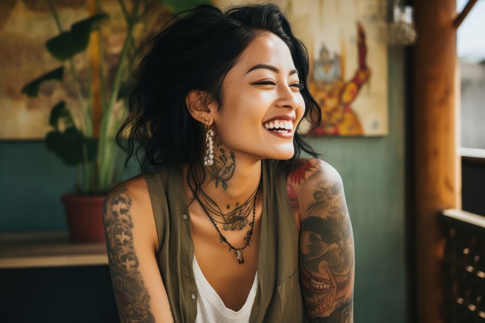 Tattoo necklace laughing fashion. 