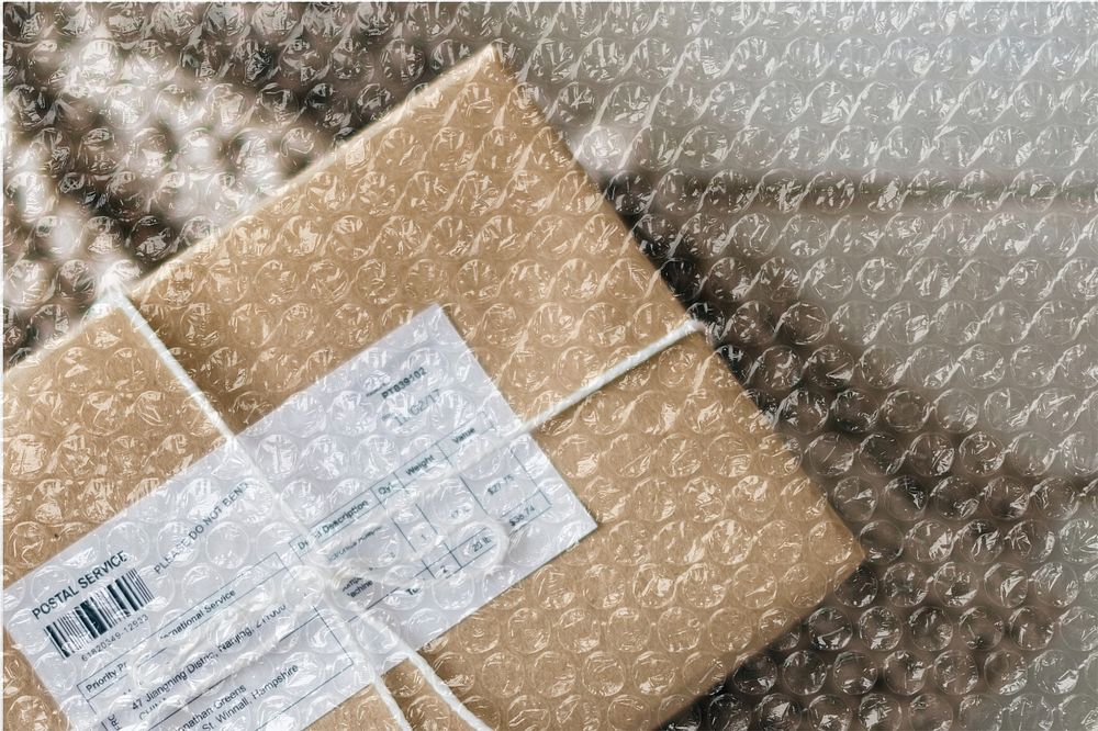 Delivery package, bubble wrap effect