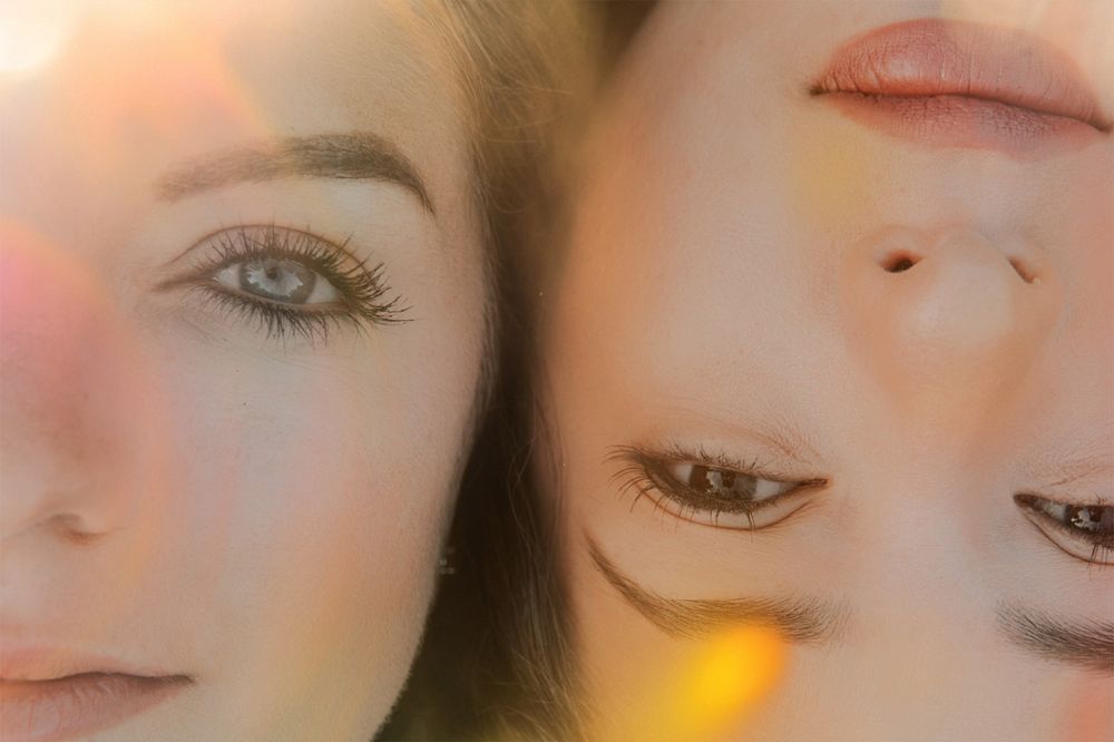 Lesbian couple, light leak effect