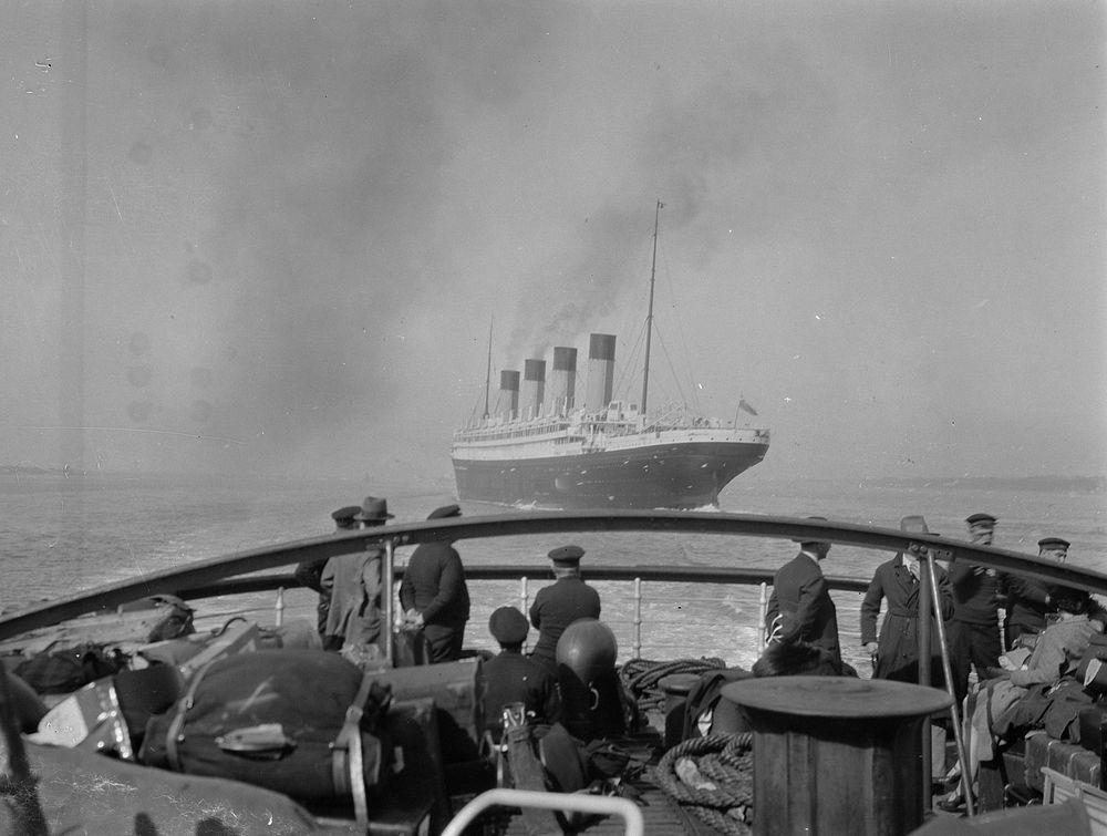 Passing ships (October 1929).