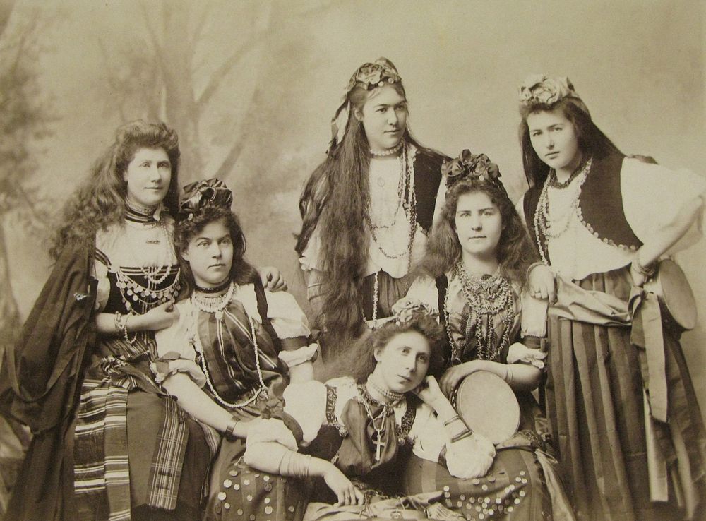Miss Anderson and some of the gipsy chorus from "The Sisters" including: Nelly Irvine, Amy MacLean, May Irvine (1889) by…