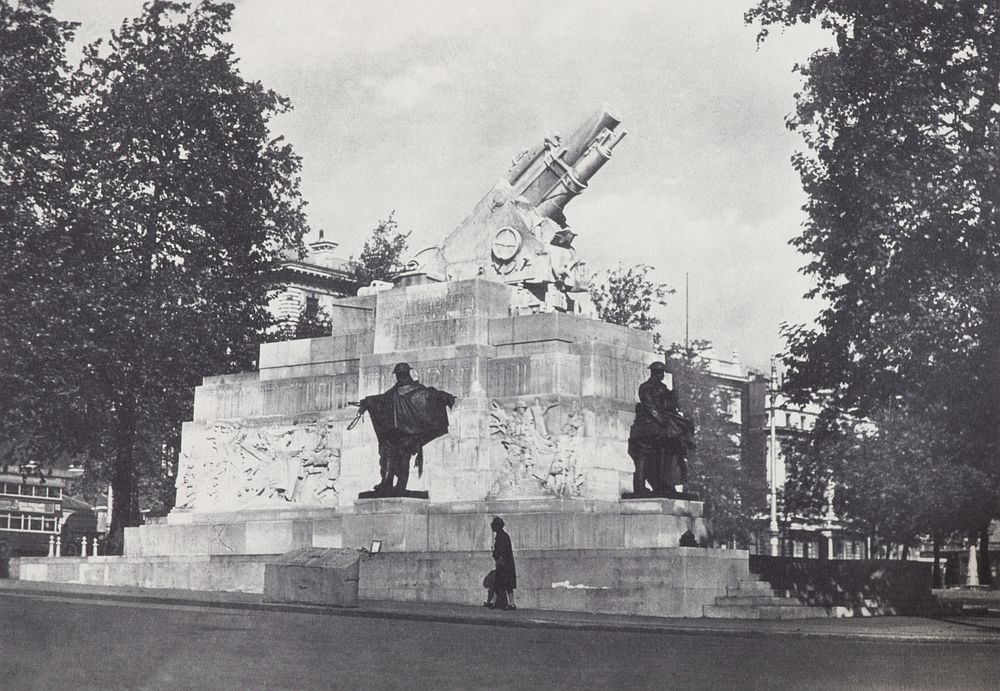 Royal Artillery Memorial. From the album: Photograph album - London (1920s) by Harry Moult.