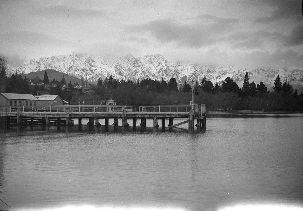 Lake Wakatipu (1920s-1930s) by Roland Searle.