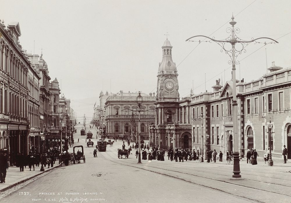 Princes Street, Dunedin. Looking North by Muir and Moodie and Burton Brothers.