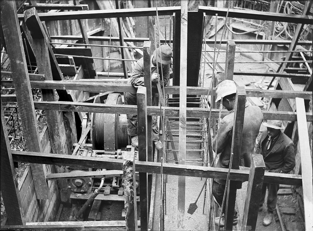 Construction of wall in surge chamber (24 August 1923) by Leslie Adkin.