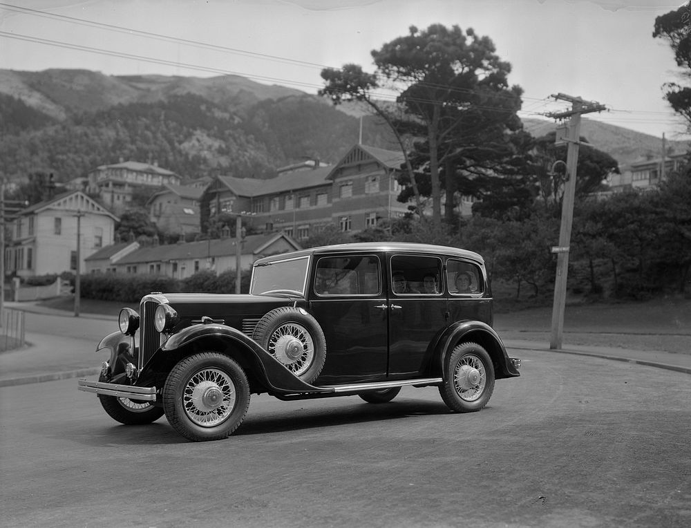 Rover 90 car: Publicity photograph for Crawley Ridley Motor Bodies (1931-1940) by Ken Niven and Gordon H Burt Ltd.