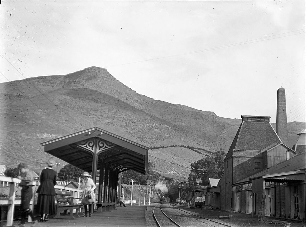 Heathcote Station (08 February 1919) by Leslie Adkin.
