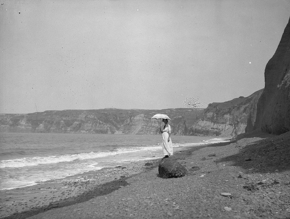 The Cliffs and beach between Clifton and Black Reef (27 December 1913) by Leslie Adkin.