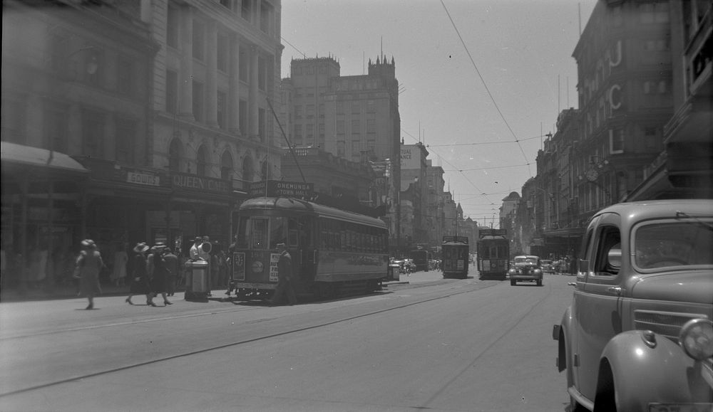Queen Street, Auckland - looking west, 2 February 1949 (02 February 1949) by Leslie Adkin.