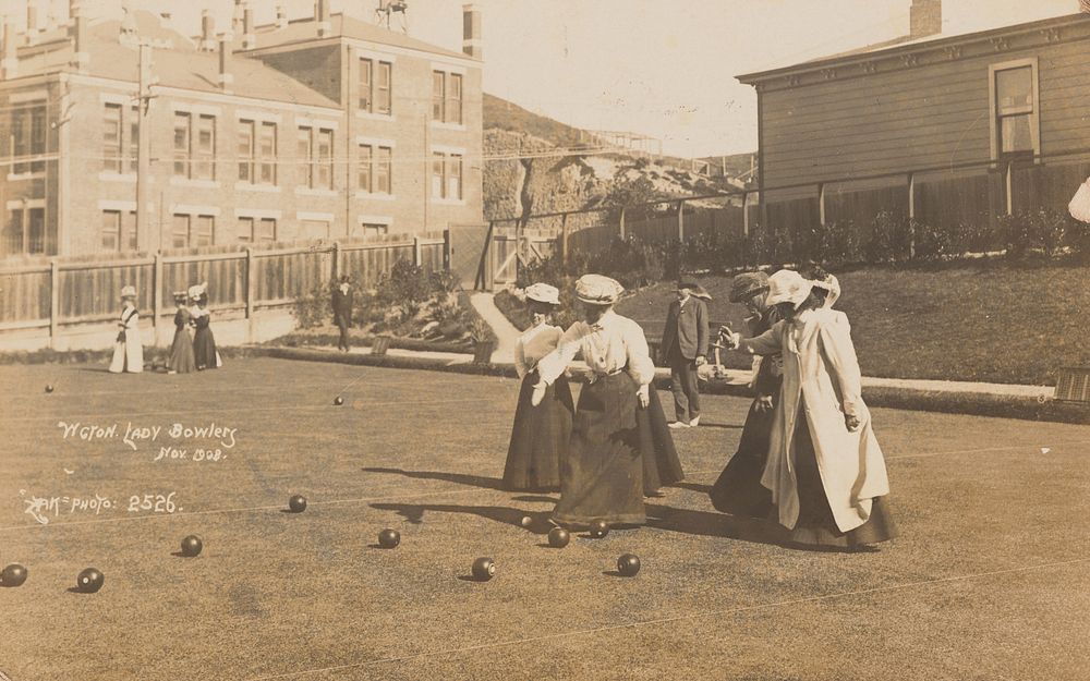Wellington lady bowlers (November 1908) by Zak Joseph Zachariah.