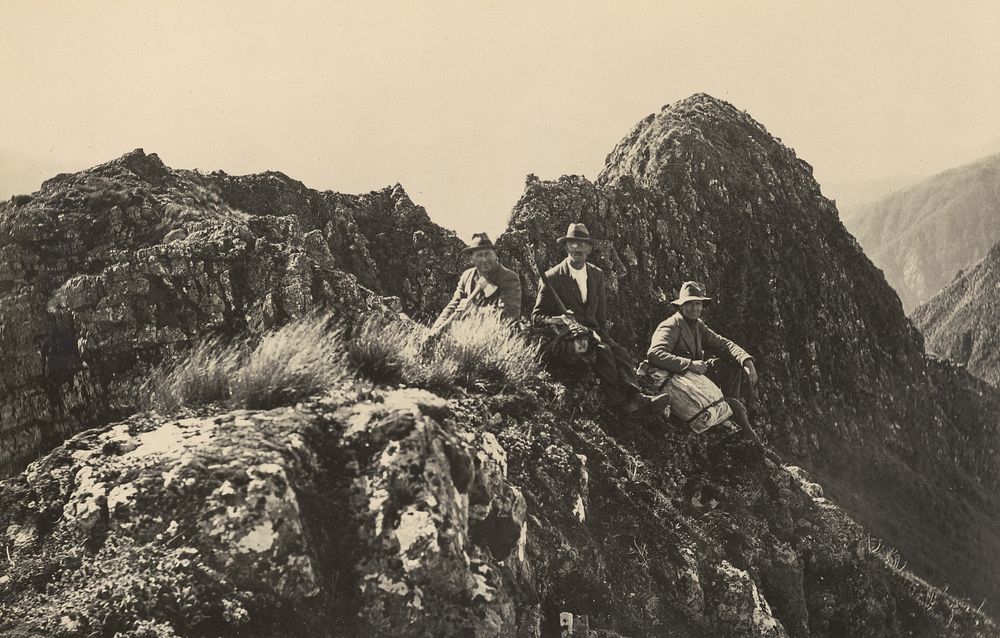 Rocky lateral spur with wall-like knob just North of Pukemoremore. From the album: Across the Tararuas (1927) by Leslie…