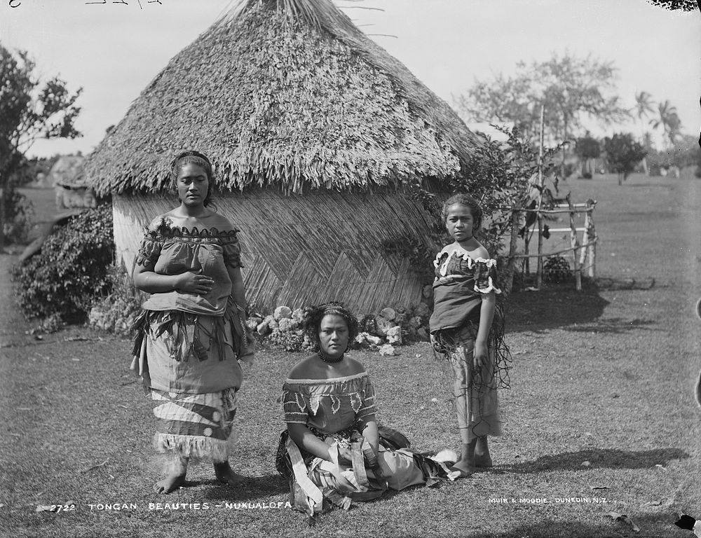 Tongan Beauties, Nukualofa [Nuku'alofa] (29 July 1884) by Burton Brothers and Alfred Burton.
