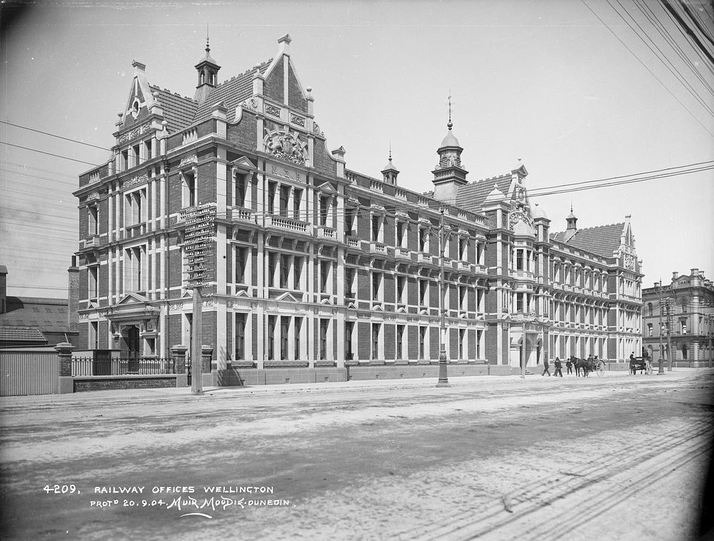 Railway Offices, Wellington (circa 1904) by Muir and Moodie.