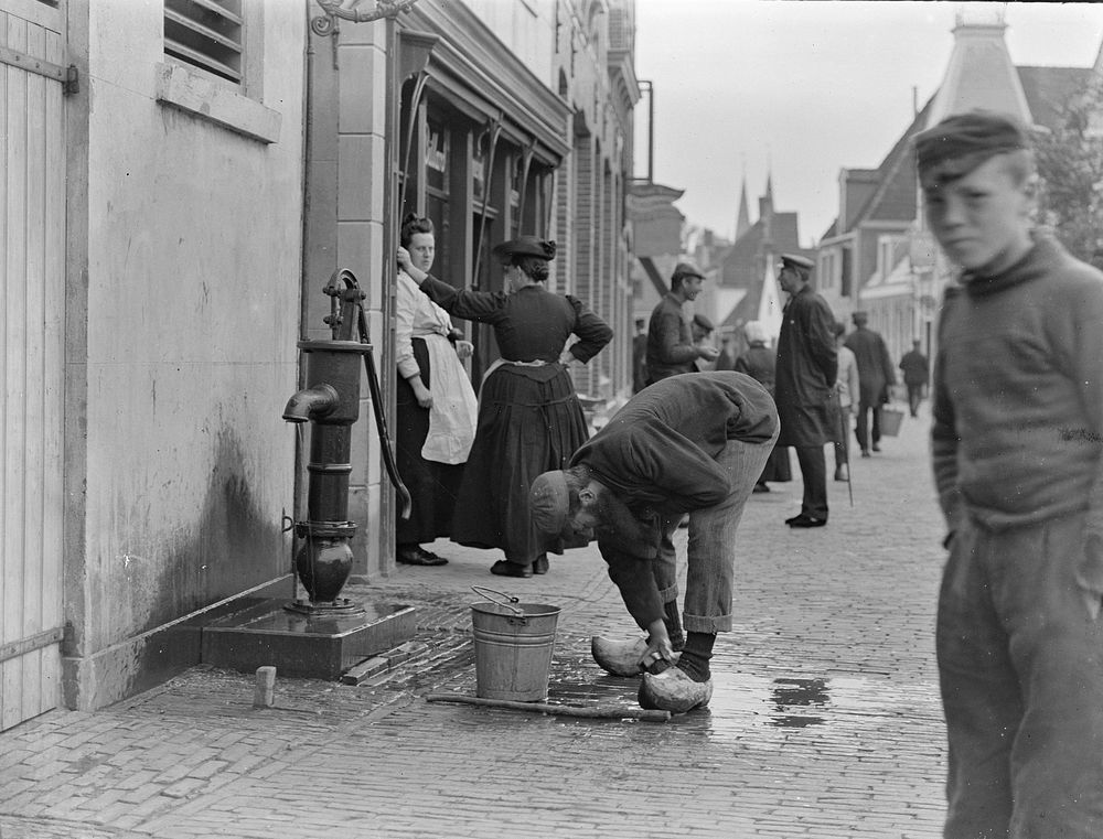Street scene, Netherlands (1906-1917) by George Crombie.
