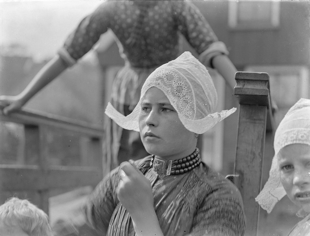 Young women, Netherlands (1906-1917) by George Crombie.