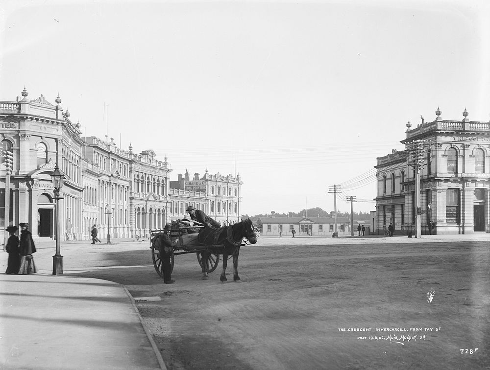 The Crescent, Invercargill, from Tay Street (circa 1905) by Muir and Moodie.