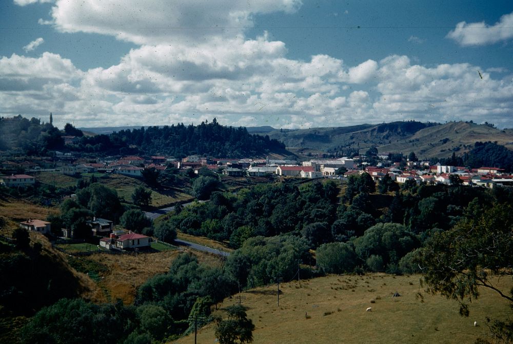 Taihape from the south - across valley of the Otaihape stream (08 February 1960) by Leslie Adkin.