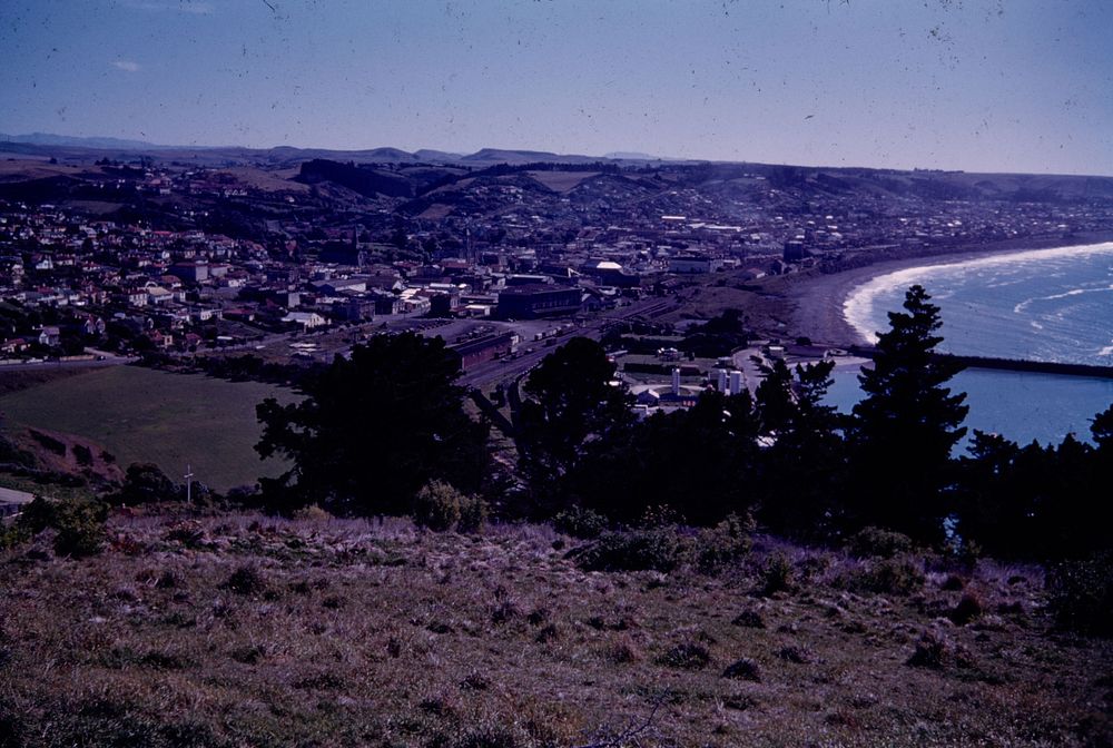 Panorama of town of Oamaru (western part) ... (24 March 1959-13 April 1959) by Leslie Adkin.