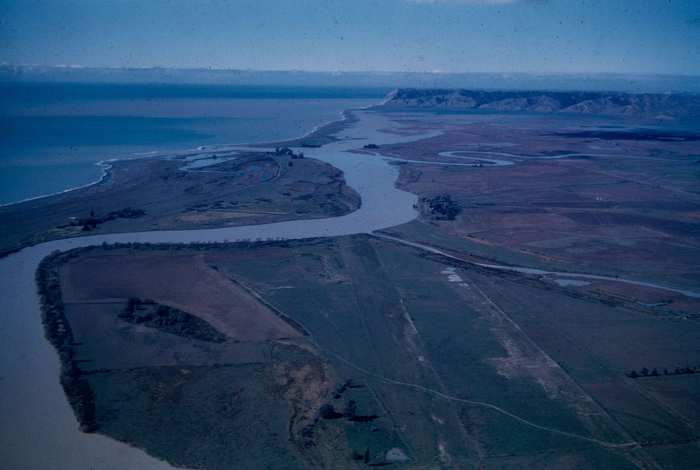 A nearer view of same features and showing the meandering Opawa River & Wairau Bar moa-hunter camp site (24 March 1959-13…