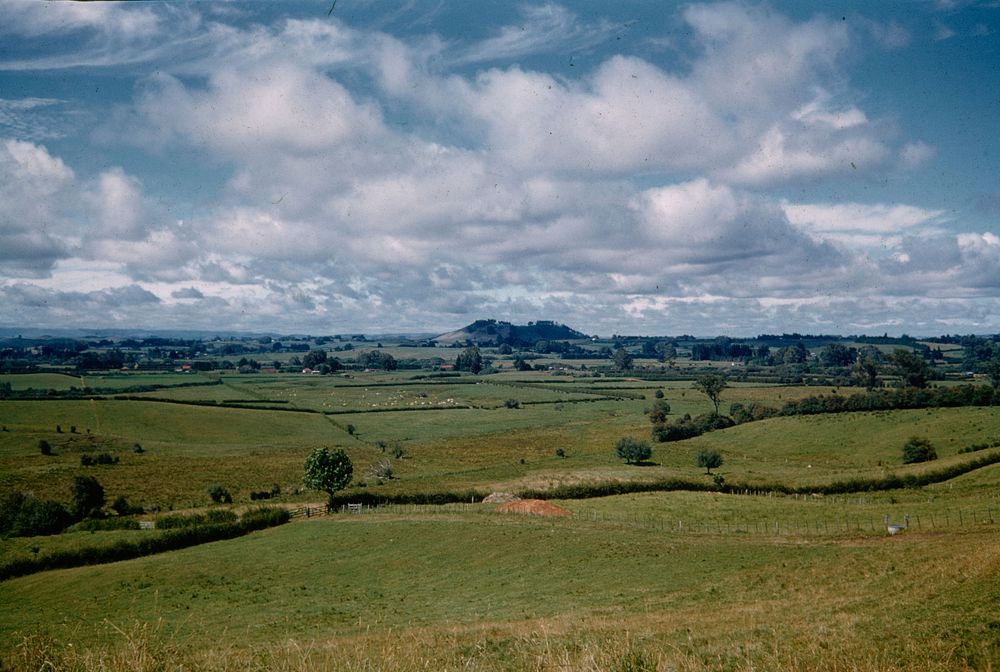 Clyde's farm at Te Awamutu - Panoramic view from back of farm to south and south-west ... (05 February 1960) by Leslie Adkin.