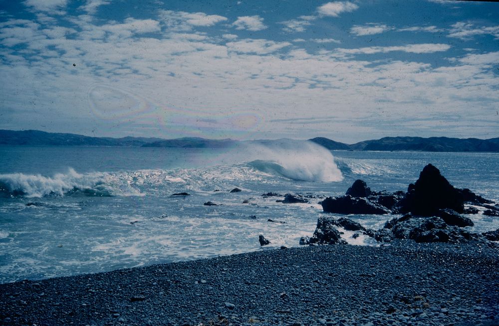 Line of breakers coming in oblique to shoreline at cast end of Fitzroy Bay c. 26 chains NW of Te Rae-o-Paua (20 March 1960)…