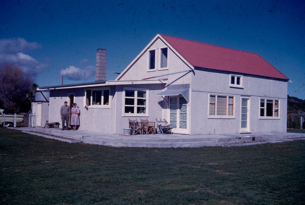 Arapawaiti (or Arapaoaiti), the Waikanae River hotel of the old coaching days ... (13 August 1960) by Leslie Adkin.