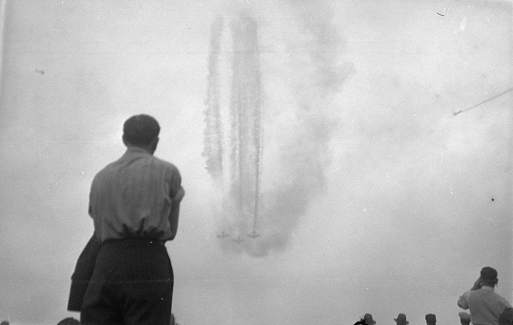 Airplane demonstration in the skies above Hendon, London by Eric Lee Johnson.