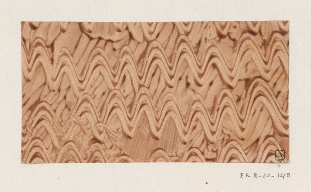 Stijfselverfpapier in roodbruin met ingekraste golvende lijnen (1700 - 1900) by anonymous