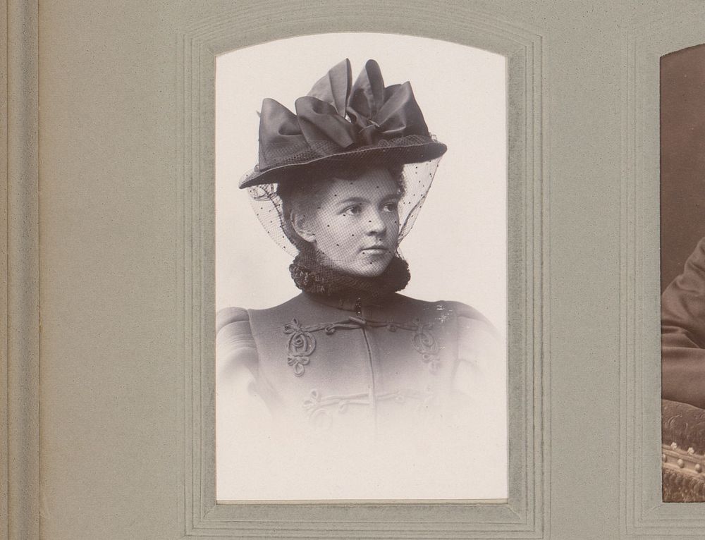 Portret van een vrouw met hoed (1880 - 1920) by Tore Ulander
