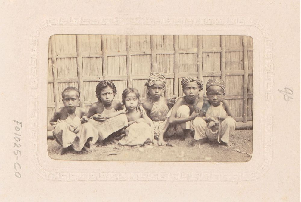 Portret van zes Indonesische kinderen (1857 - 1880) by Woodbury and Page