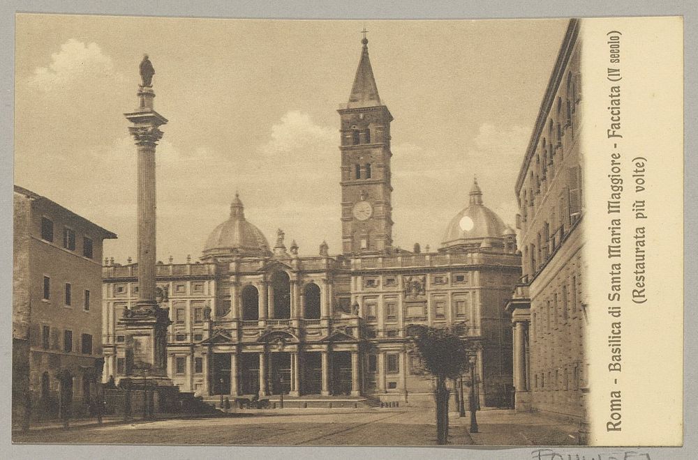 Exterieur van de Basiliek van Santa Maria Maggiore met links een Mariabeeld op een zuil (c. 1900 - in or before 1910) by…