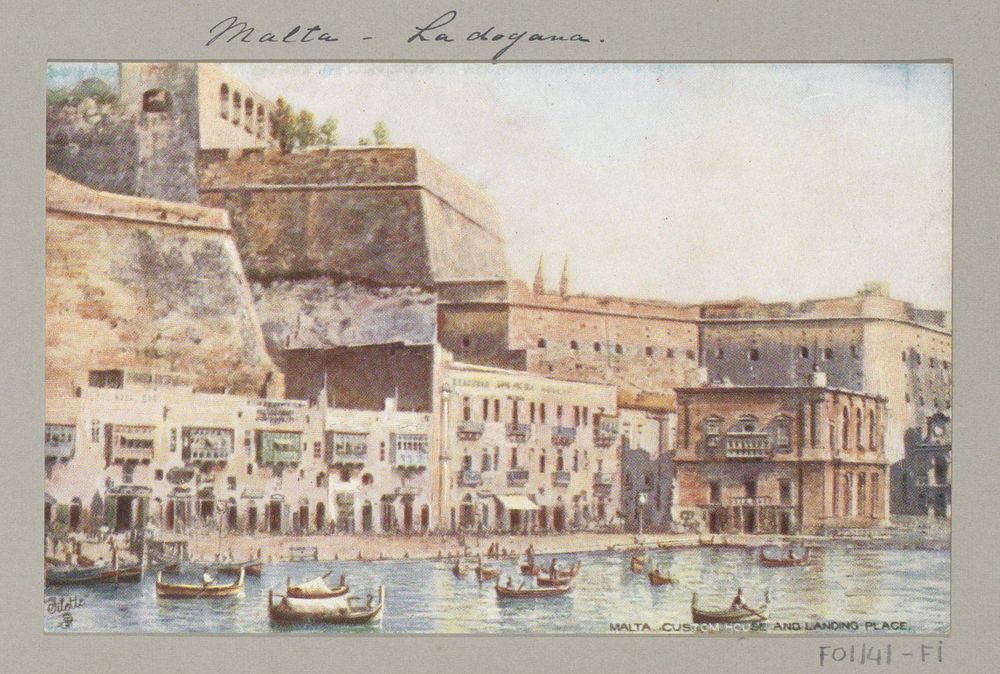 Gezicht op kust van Malta met steiger en douanegebouw (c. 1900 - in or before 1910) by anonymous