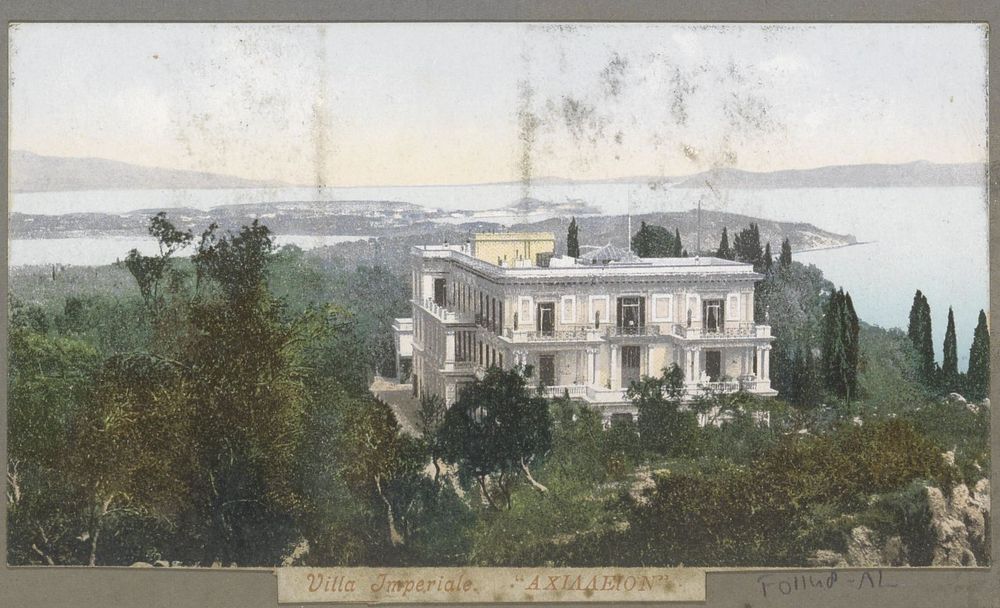 Gezicht op de keizerlijke villa van het Achilleion op Corfu (c. 1895 - in or before 1905) by anonymous